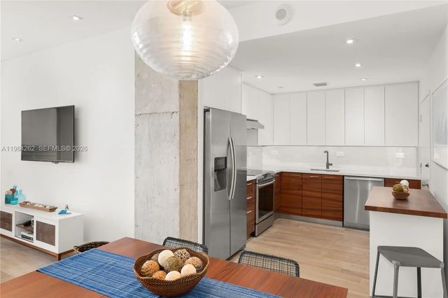 2 of 27 - 5555 Collins Avenue #17j, Miami Beach, FL