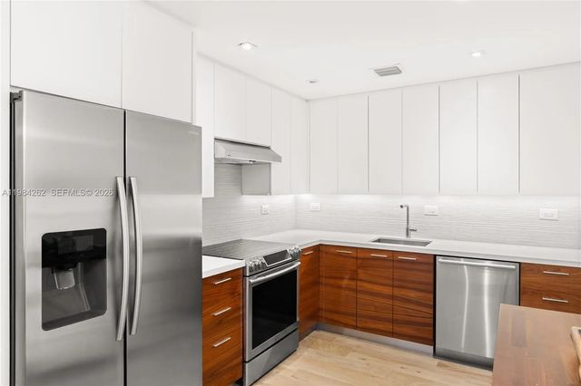 3 of 27 - 5555 Collins Avenue #17j, Miami Beach, FL