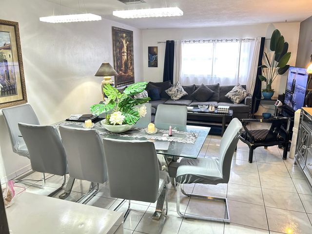 4 of 18 - 515 S Crescent Drive #107, Hollywood, FL