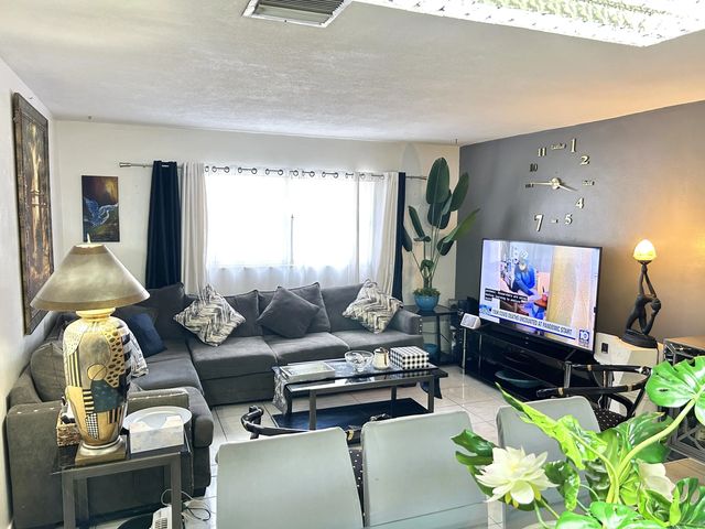 5 of 18 - 515 S Crescent Drive #107, Hollywood, FL