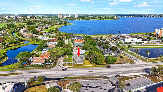 2 of 9 - 1301 N Mangonia Drive, West Palm Beach, FL