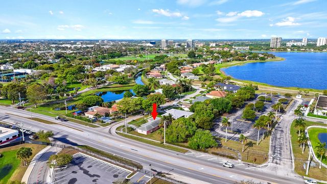 4 of 9 - 1301 N Mangonia Drive, West Palm Beach, FL
