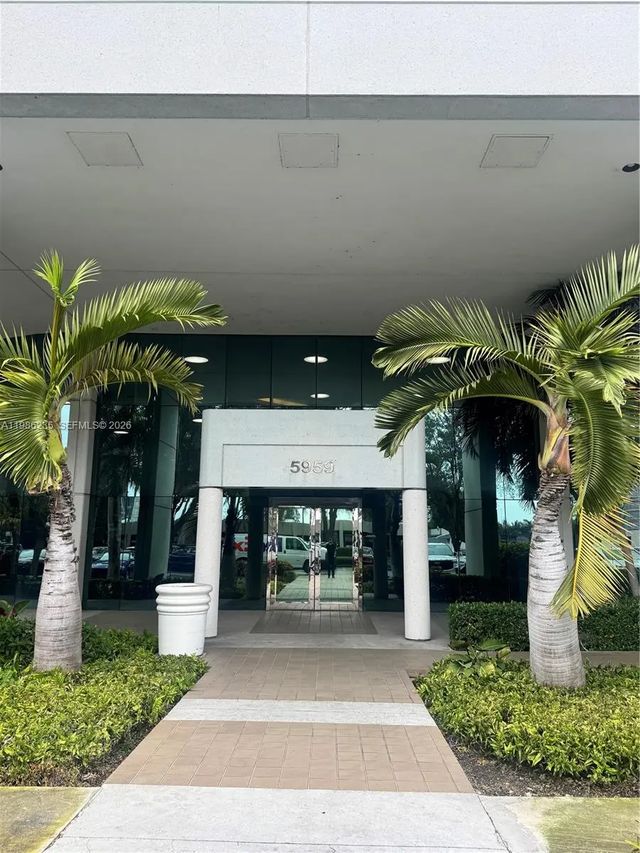 2 of 5 - 5959 Waterford District Drive #103, Miami, FL