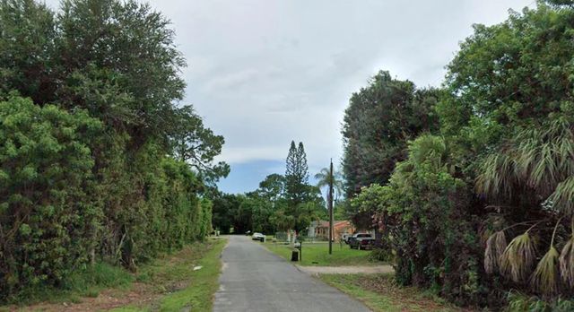2 of 4 - 2001 N 51st Court, Fort Pierce, FL