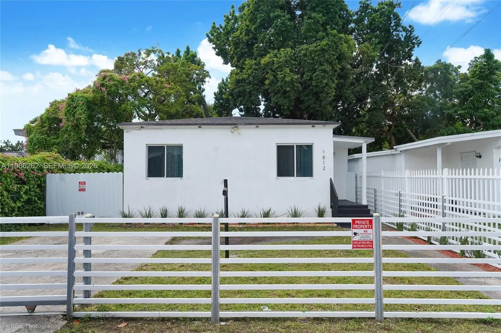 1812 Nw 64th Street, Miami