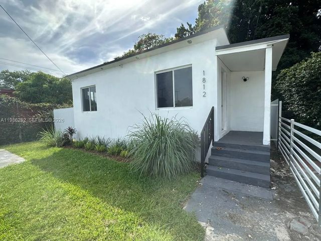 1812 Nw 64th Street, Miami
