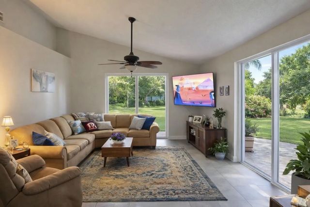 4 of 11 - 901 Sw Gaitor Avenue, Port St. Lucie, FL