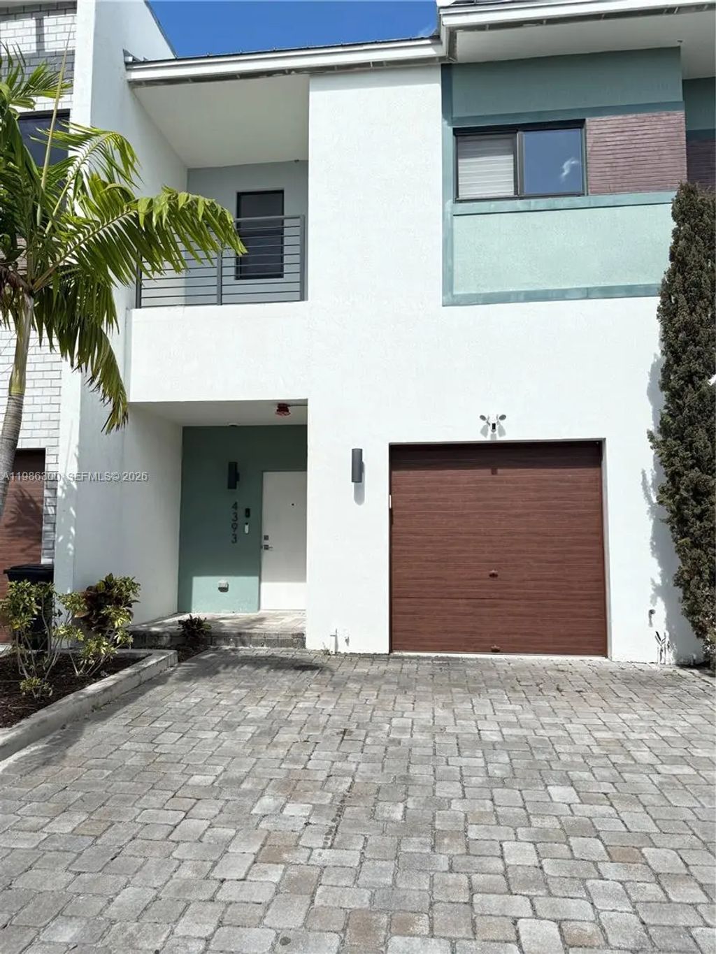 4393 Nw 9th Street, Plantation