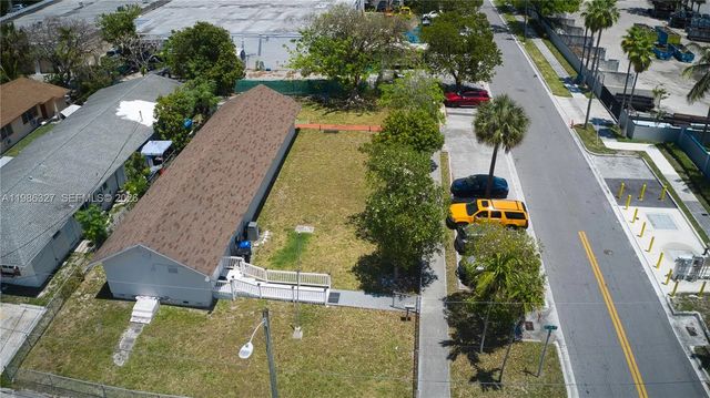 2 of 15 - 15947 Ne 19th Place, North Miami Beach, FL