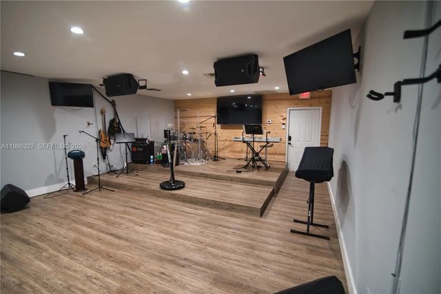 4 of 15 - 15947 Ne 19th Place, North Miami Beach, FL