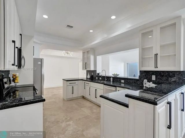4 of 9 - 2319 Ne 35th Drive, Fort Lauderdale, FL