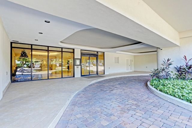 4 of 66 - 3440 S Ocean Boulevard S #401, Palm Beach, FL