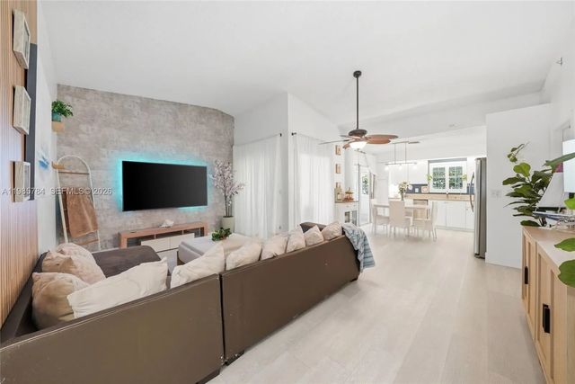 4 of 35 - 677 Se 22nd Drive, Homestead, FL