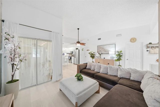 5 of 35 - 677 Se 22nd Drive, Homestead, FL