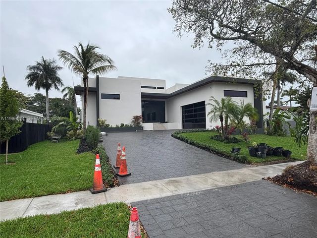 2161 Ne 124th Street, North Miami