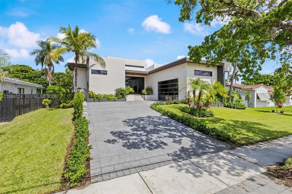 2161 Ne 124th Street, North Miami