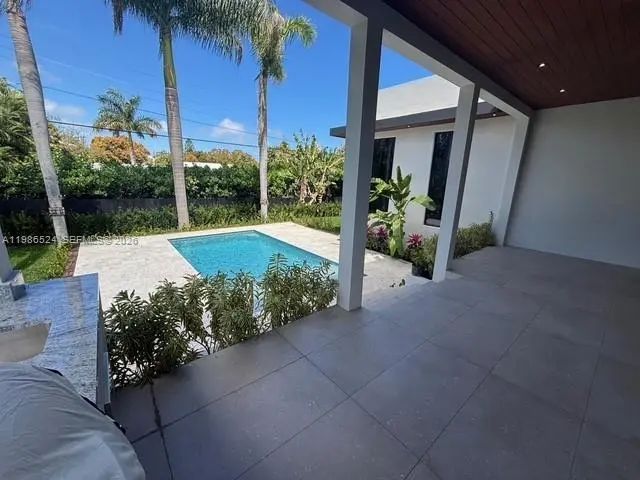 3 of 9 - 2161 Ne 124th Street, North Miami, FL
