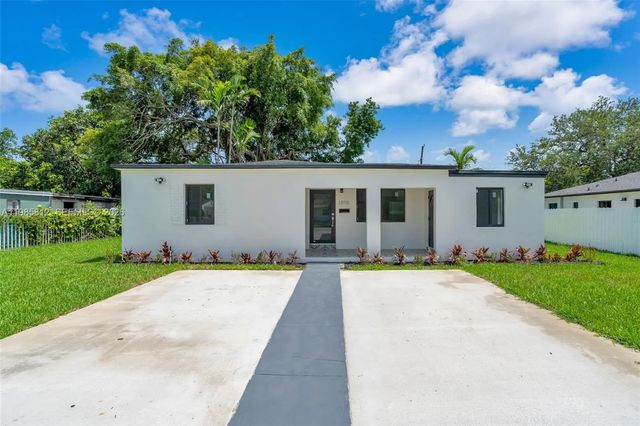 2 of 20 - 1010 Ne 140th Street, North Miami, FL