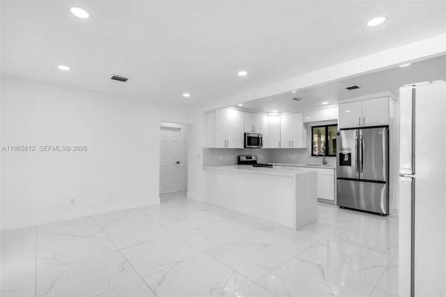 4 of 20 - 1010 Ne 140th Street, North Miami, FL