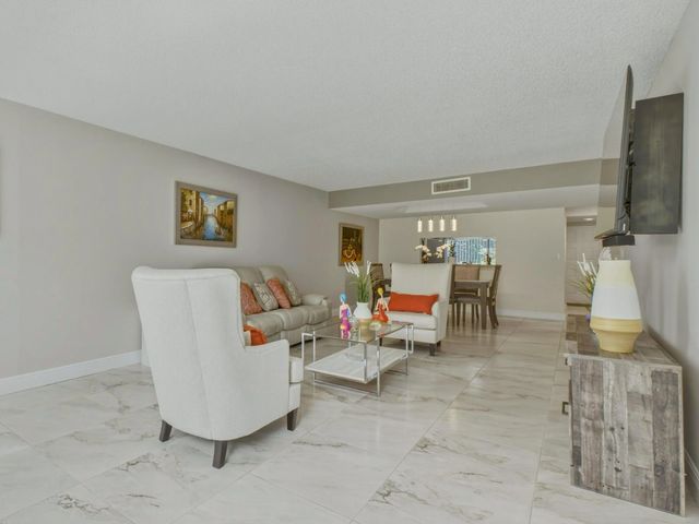 3 of 47 - 6698 N 10th Avenue N #116, Lake Worth, FL