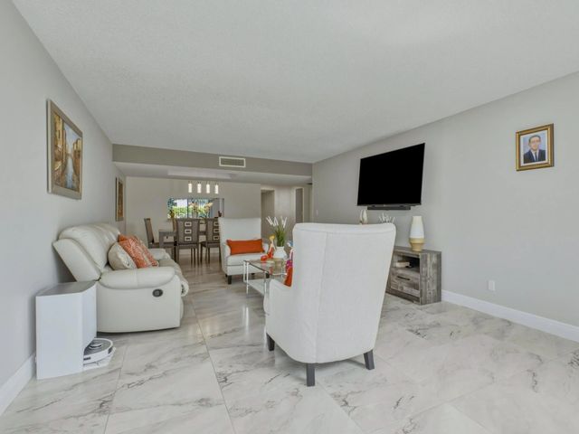 4 of 47 - 6698 N 10th Avenue N #116, Lake Worth, FL