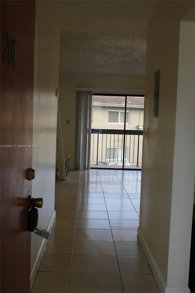 2295 W 53rd Place #201, Hialeah