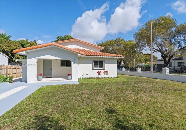 4 of 39 - 5251 Sw 6th Street, Miami, FL