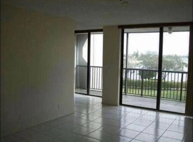 4 of 8 - 3550 Blue Lake Drive #404, Pompano Beach, FL