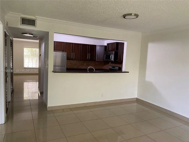 5 of 14 - 4210 Nw 21st Street #102, Lauderhill, FL
