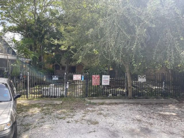 252 Ne 57th Street, Miami