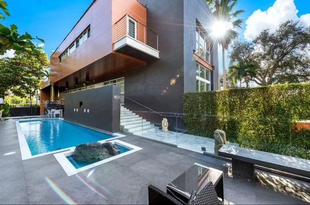 1606 S Bayshore Drive, Miami