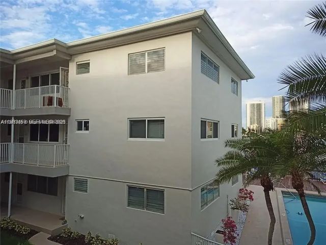 5 of 25 - 462 Golden Isles Drive #202, Hallandale Beach, FL