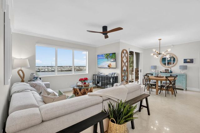 675 Nw Flagler Avenue #unit 202, Stuart