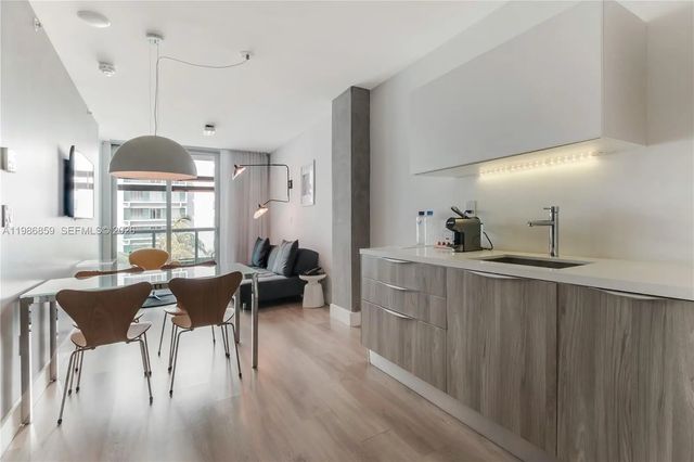 4 of 18 - 1215 West Avenue #402, Miami Beach, FL