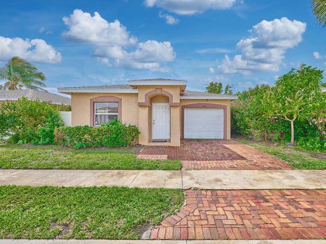 3 of 39 - 556 E Ridge Cir Circle N, Boynton Beach, FL