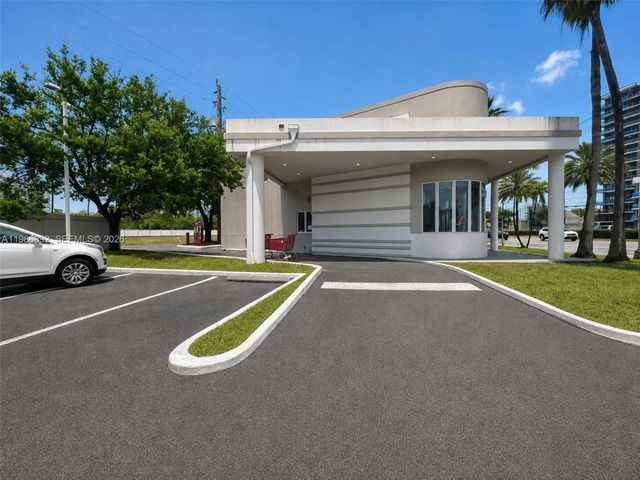 4 of 23 - 13750 Biscayne Boulevard, North Miami Beach, FL