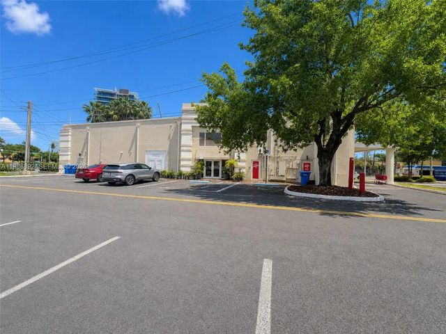 5 of 23 - 13750 Biscayne Boulevard, North Miami Beach, FL