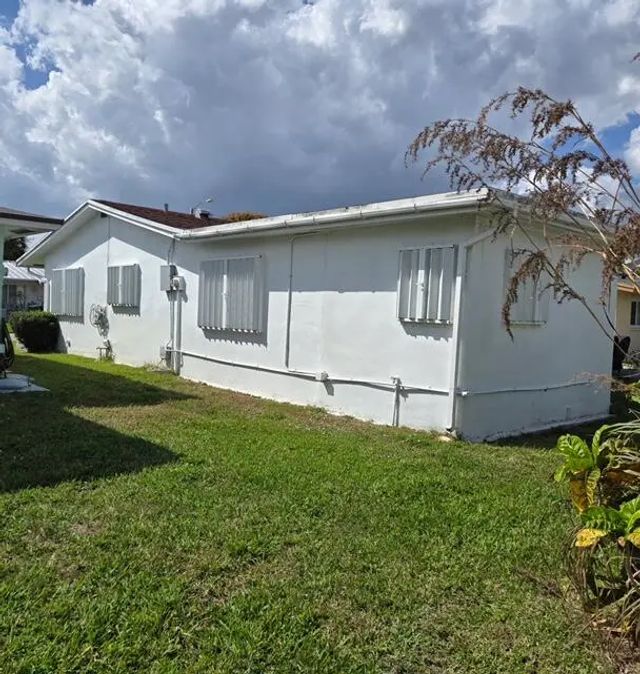 4 of 28 - 4504 Nw 43rd Terrace, Tamarac, FL