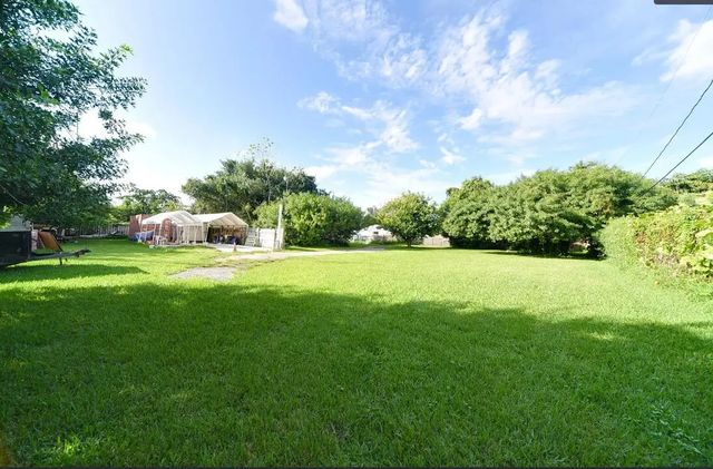 4 of 13 - 3825 Lakewood Road #a, Palm Springs, FL