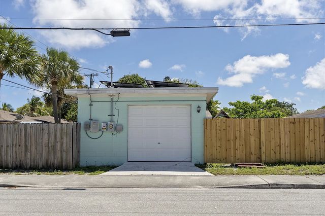 5 of 41 - 1002 S K Street, Lake Worth Beach, FL