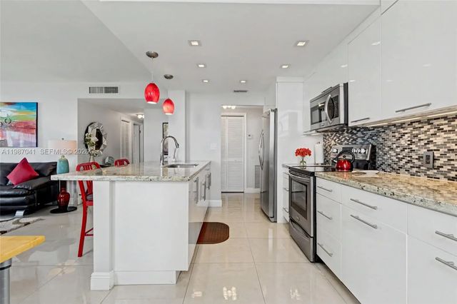 4330 Hillcrest Drive #619, Hollywood