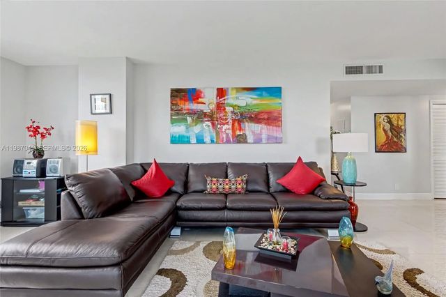 4 of 46 - 4330 Hillcrest Drive #619, Hollywood, FL