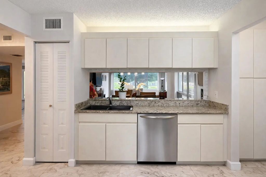 6698 N 10th Ave Avenue N #116, Lake Worth