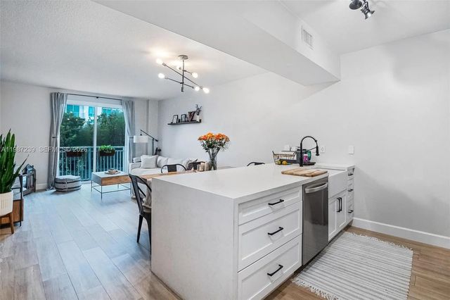 7290 Sw 90th Street #202, Miami