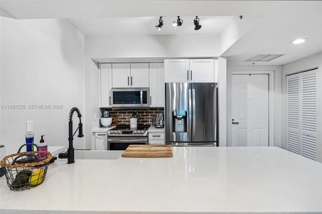 5 of 28 - 7290 Sw 90th Street #202, Miami, FL