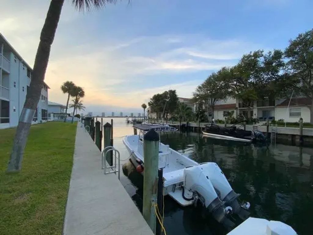 120 Lehane Terrace #305, North Palm Beach
