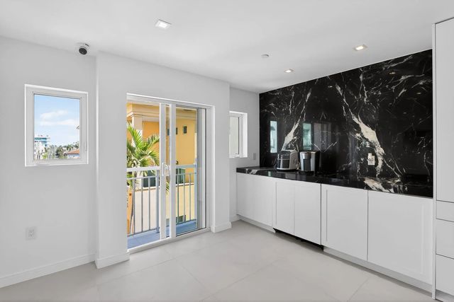 5 of 30 - 120 Jefferson Avenue, Miami Beach, FL