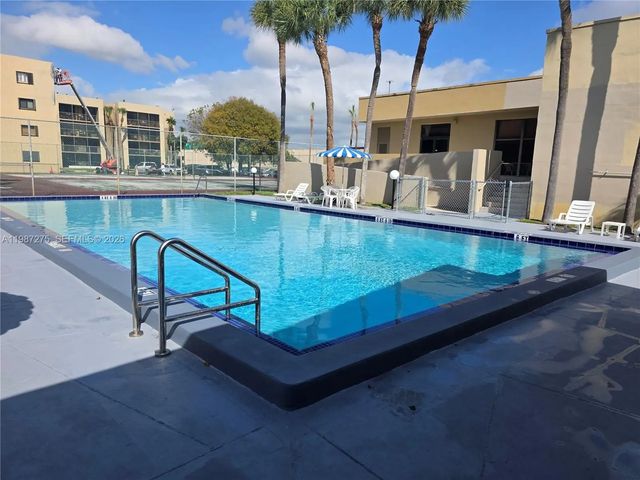 8615 Nw 8th Street #319, Miami