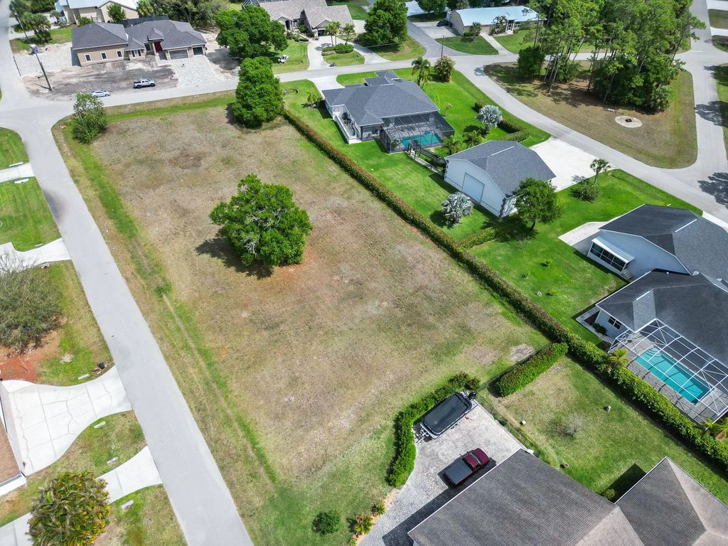 6871 Cherokee Avenue, Fort Myers