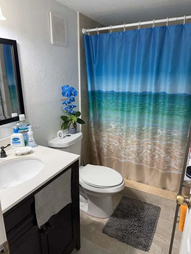 3 of 6 - 1900 W 68th Street #a205, Hialeah, FL